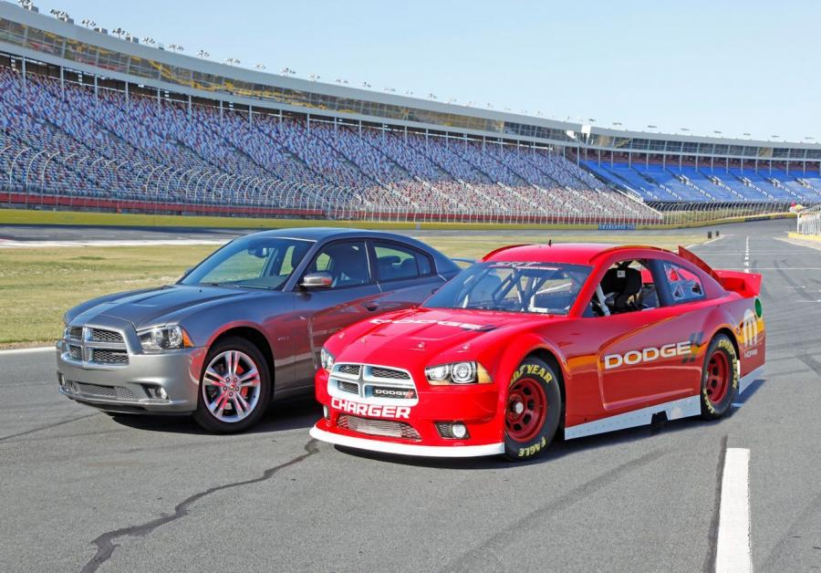  Dodge Charger NASCAR Sprint Cup Car 2013 года  (фото 10 из 11)